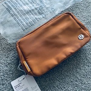 Lululemon everywhere belt 1L